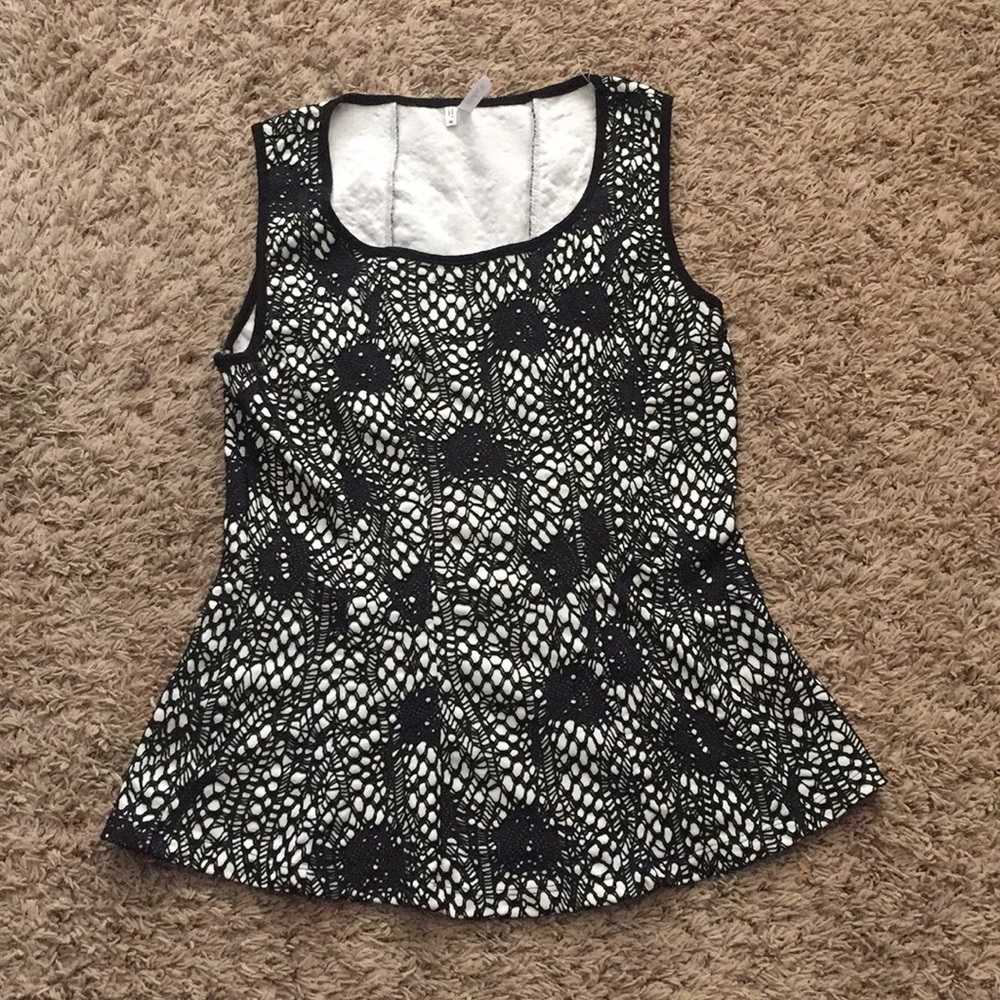 Women’s studio Y top size M